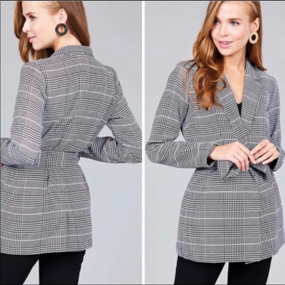 LAST ONE 💕Black and white plaid blazer with lapel - Picture 2 of 3